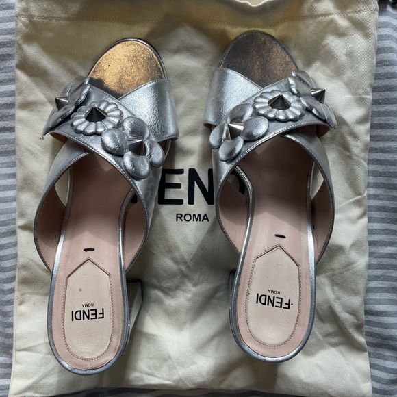 Authentic Fendi Flowerland heels - Silver - Picture 2 of 2